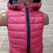 Стьобана жилетка у відмінному стані 86/92 дивіться заміри