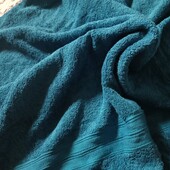 Махровий добротний пухнастий об'ємний якісний банний рушник у відмінному стані 140*70