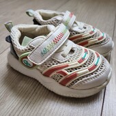 Легесенькі кросівки для маленької модниці. Розмір 23