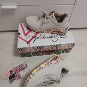 Самые качественные skechers, кроссовки-сникерсы.