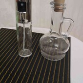 Одним лотом. Емність  для олії або оцету та для олії розпилювач