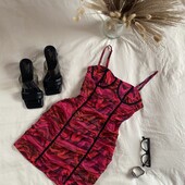 Красива міні-сукня в рожевих тонах з елементами корсету