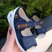 Гнучкі та легенькі капчики для хлопців для садочка та активних прогулянок від waldi