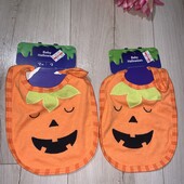 Два нових слинявчика.