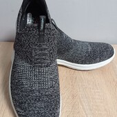 В дуже гарному стані спортивні макасини, із Америки, розмір 40, устілка 27 см.