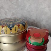 2 Скриньки маленькі металеві.