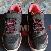 Кроссовки.р.р.33.стелька 20.5 см.в отличном состоянии.Оригинал!