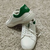 Кросівки Адідас, стан ідеальний, біленькі як сніг 