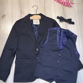 В ідеалі.Піджак ,жакет,метелик на 8років.