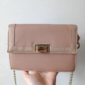 Гарна, ніжна маленька сумочка.