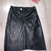 Спідниця зі шкірозамінника на підкладці ,розмір S.Ідеальний стан.