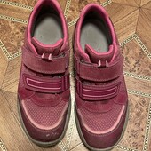 Якісні та комфортні туфлі-кроси 24 см устілка чудової фірми