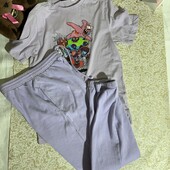 Футболка і штани