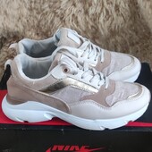 жіночі кросівки