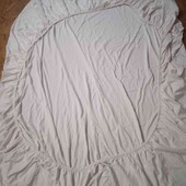 Фірмова трикотажна простинька на ризинці,заміри 180/200/28