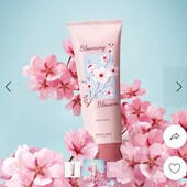 Крем для рук Blooming Blossomo оriflame 75mlПом'якшує і розгладжує шкіру