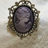 Красивая брошь Камея,высота 4 см на 3 см