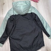 В ідеалі спортивна демі куртка на 11-12років.