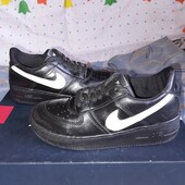 Кожаные кроссовки.р.р.34.стелька 22 см.а хорошем состоянии.