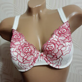 Симпатичний бюстгальтер 80С
