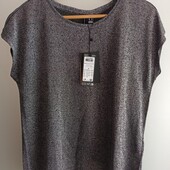 Блузка с блестящей ниткой,новая.