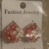 Красиві літні сережки. Ніжні, дуже симпатичні