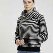 Світер від Reserved M