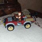 Військовий автомобіль лего