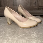 Жіночі туфлі на каблуку 40р маломірять на 39 р. на ніжку 25 см