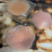 Силиконовые многоразовые наклейки на грудь , форма-цветок 6,5см 1 комплект