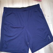 Великого розміру шорти на резинці з кишенями.