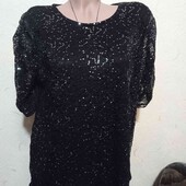 Футболка в паетку 20/48 розміру,в грудях 114 см.