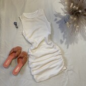 Красива сукня у молочному кольорі