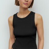 Базова, чорна майка в рубчик, нова без цінників ✨