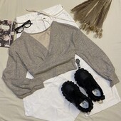 Красива вкорочена кофтинка бежево-сірого кольору