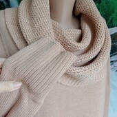 Шикарный теплый свитер на краcивые формы.H&M