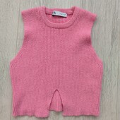 Модна жилетка Zara р.S, спереду внизу V-подібний виріз, р.у гарному стані