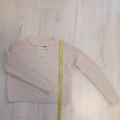 Гарна в'язана трошки укорочена кофтинка на р.134
