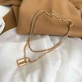 Трендовий подвійний ланцюжок з кулоном-замочком / Золотисте багатошарове кольє з замком