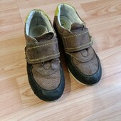 Фірмові кросівочки.